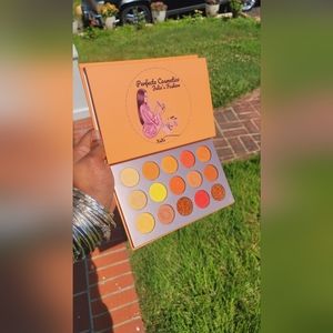 PerfectoCosmetico brings to you a 15 shades of high Pigmented eyeshadow